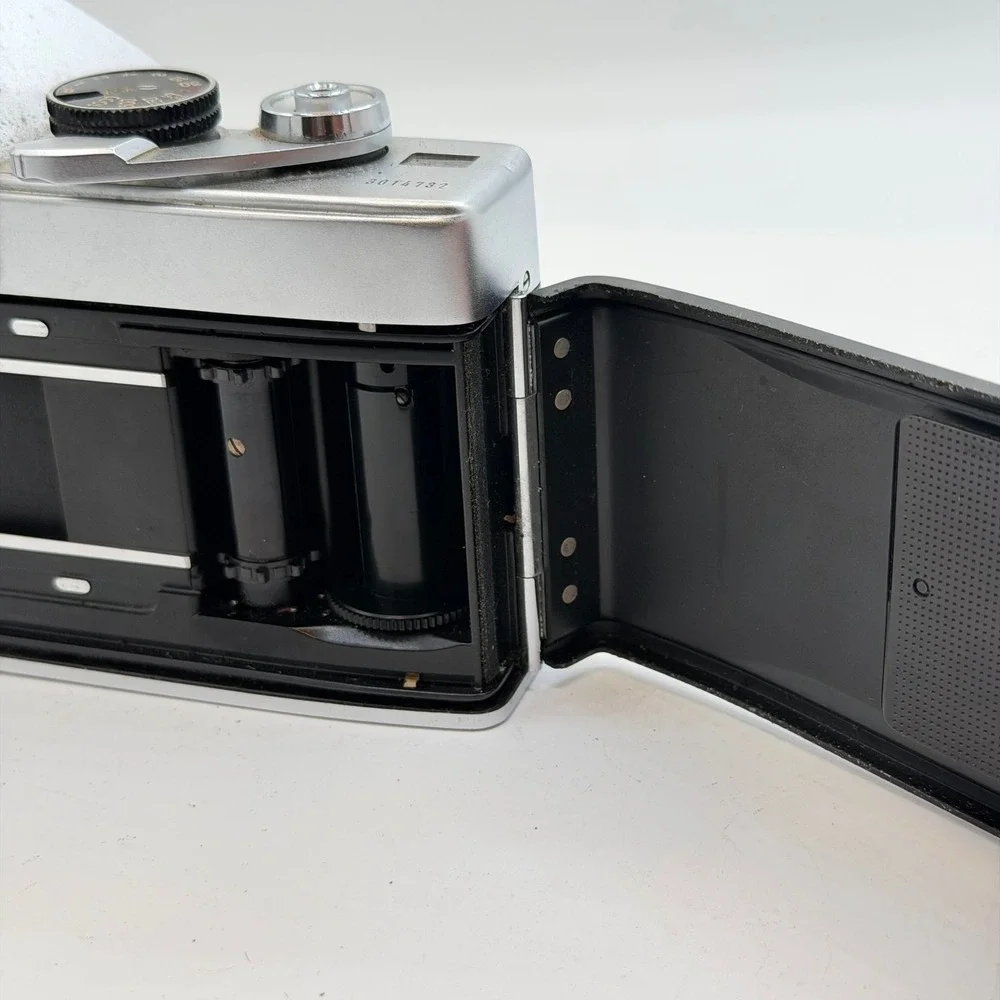 Minolta SR-7 Vintage 35mm SLR Film Camera Body Silver Black Made in Japan